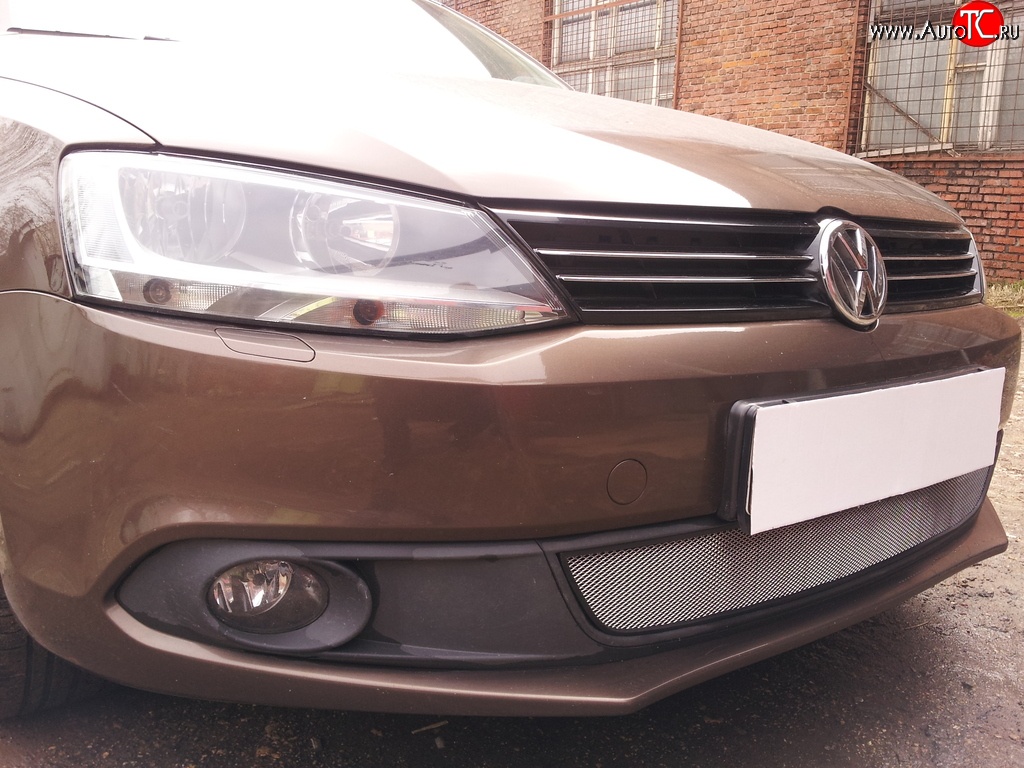 1 539 р. Сетка на бампер Russtal (хром) Volkswagen Jetta A6 седан дорестайлинг (2011-2015)  с доставкой в г. Белгород